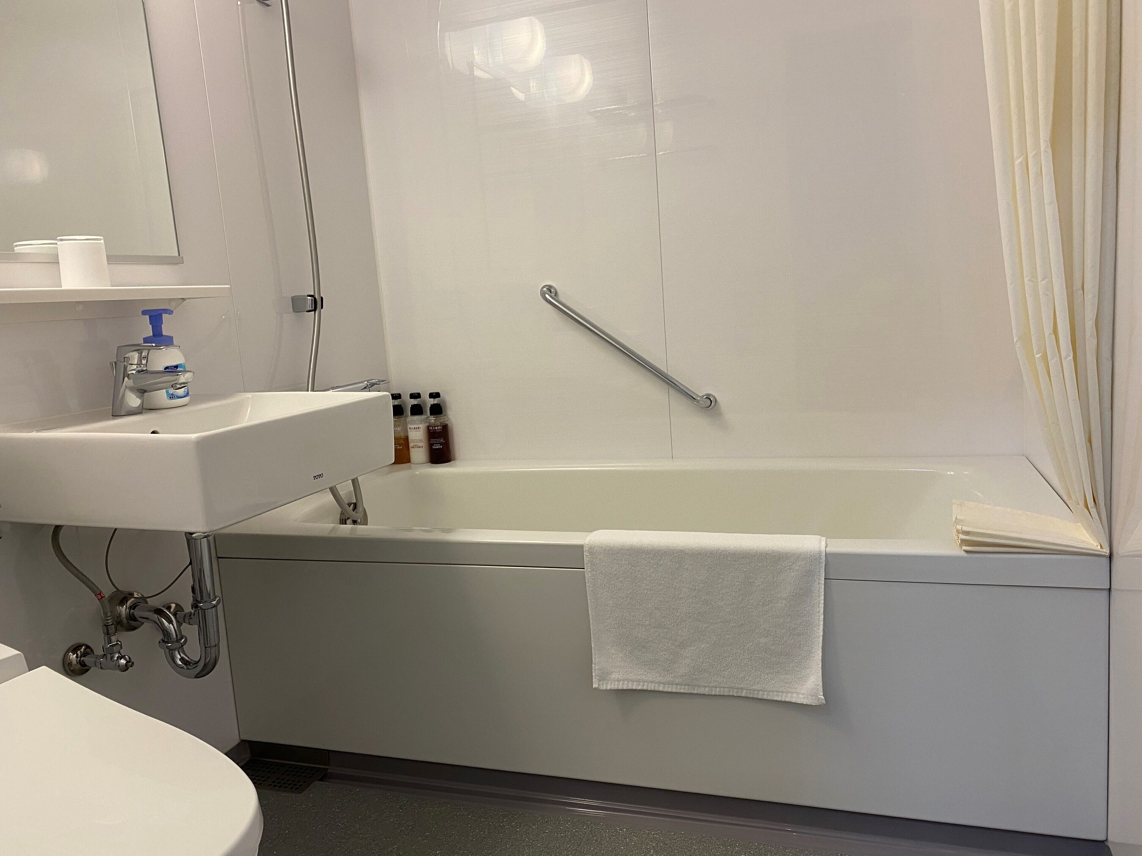 shower, free toiletries, hair dryer, slippers