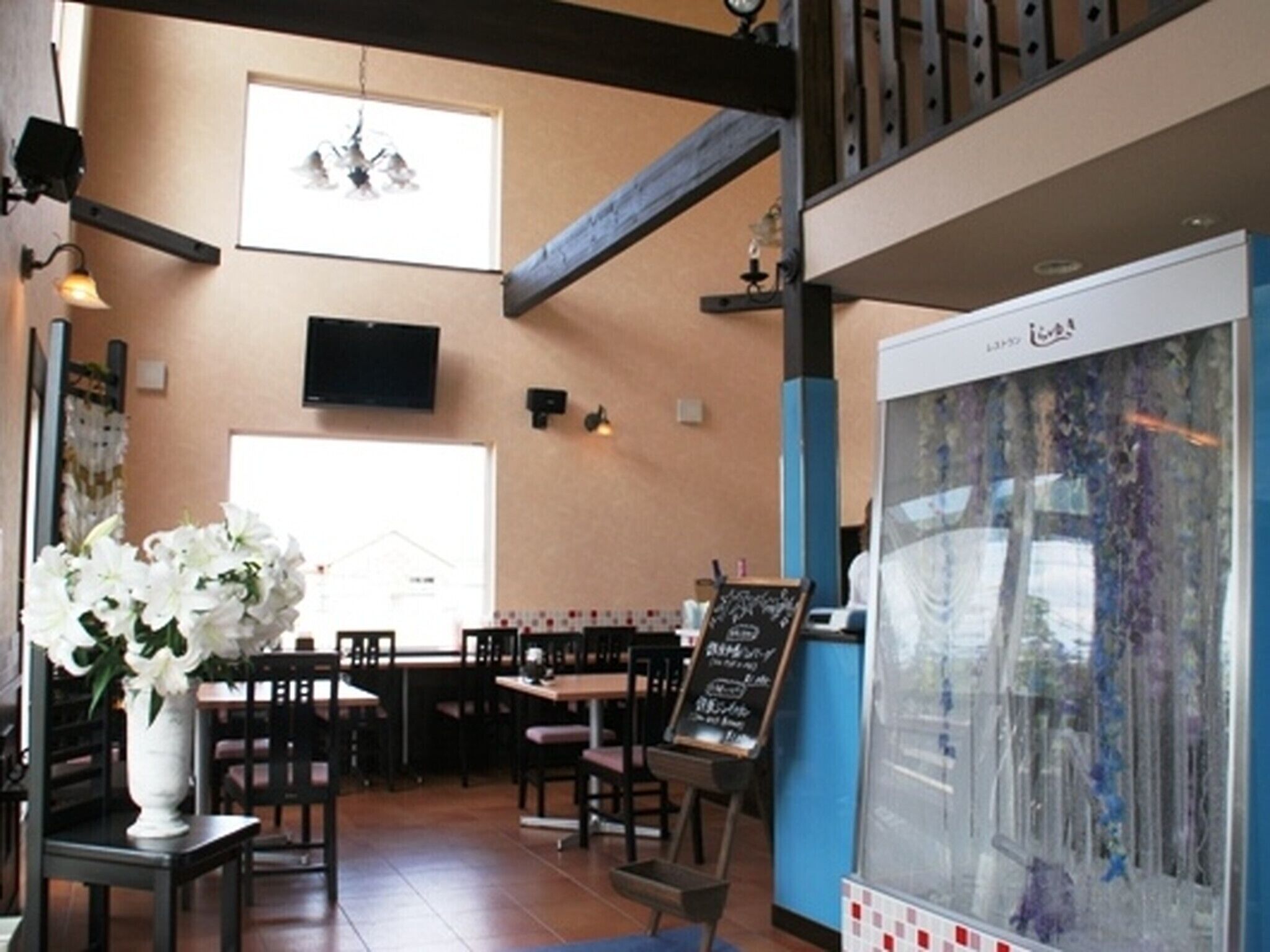 Daily full breakfast (JPY 1870 per person)