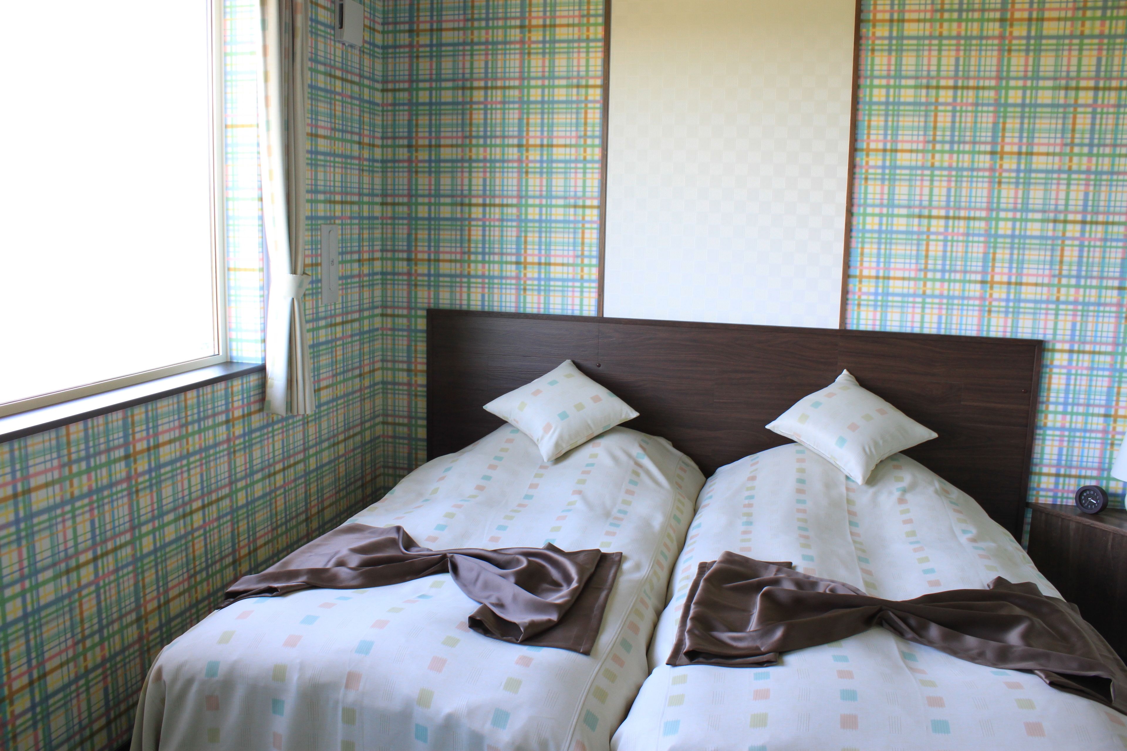 twin room | blackout curtains, free wifi, bed sheets