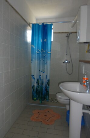 Triple Room | Bathroom