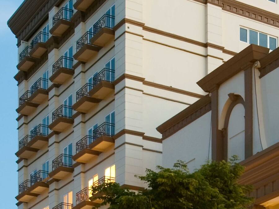 Pintu masuk properti