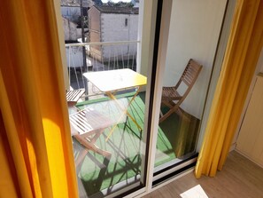 Triple Room, Balcony | Terrace/patio - Hôtel de France (Saintes)