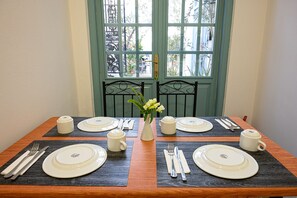 Daily continental breakfast (EUR 7.5 per person)