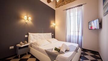 Junior tweepersoonskamer | Luxe beddengoed, individueel gemeubileerd, verduisterende gordijnen