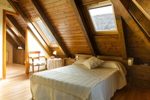 Blackout curtains, free WiFi - Hostal Aiguamog (Naut Aran)