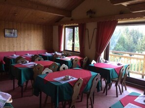 Daily buffet breakfast for a fee - Hôtel Le Tétras (Notre-Dame-de-Bellecombe)