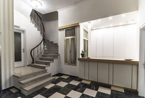 Hallway - Ares Athens Hotel (Athens)