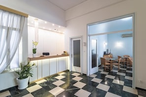 Lobby - Ares Athens Hotel (Athens)