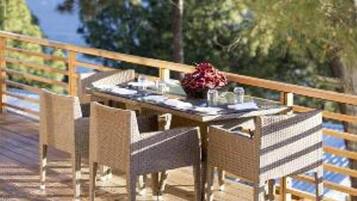 Se sirven desayunos y cenas, cocina internacional