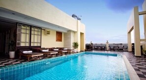 Outdoor pool - Town View Hotel Khan Daun Penh (Phnom Penh)