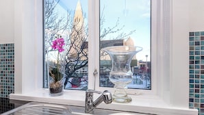 Superior Suite with balcony ( 8 persons, 2nd floor) | Cucina privata | Macchina per tè/caffè, lavastoviglie, bollitore elettrico, tostapane