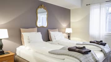 King/Twin Room with Shared Bathroom | Ropa de cama de alta calidad, muebles diferentes y escritorio