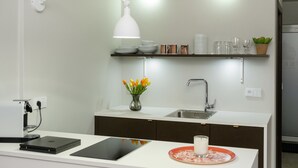 Suite monolocale familiare, 1 letto king con divano letto | Cucina privata | Macchina per tè/caffè, lavastoviglie, bollitore elettrico, tostapane