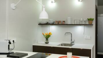 Family Studio Suite, 1 King Bed with Sofa bed | Private kitchen