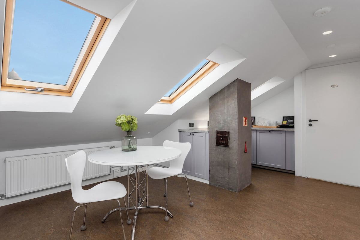 Loft Suite (2 persons) | Oleskelualue | Taulutelevisio, Netflix, Hulu, maksullisia elokuvia