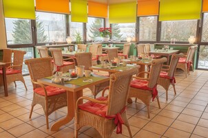 Café da manhã com buffet todos os dias mediante uma taxa