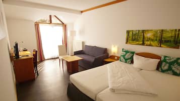 Quarto casal conforto | 1 quarto, escrivaninha, espaço de trabalho para notebook