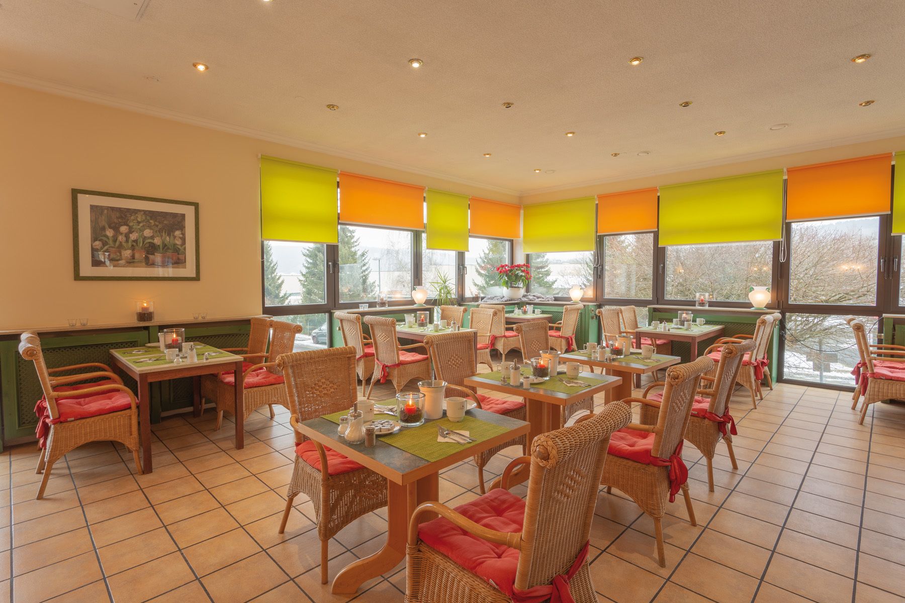 Café da manhã com buffet todos os dias (EUR 10.00 por pessoa) 