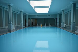Indendørs pool