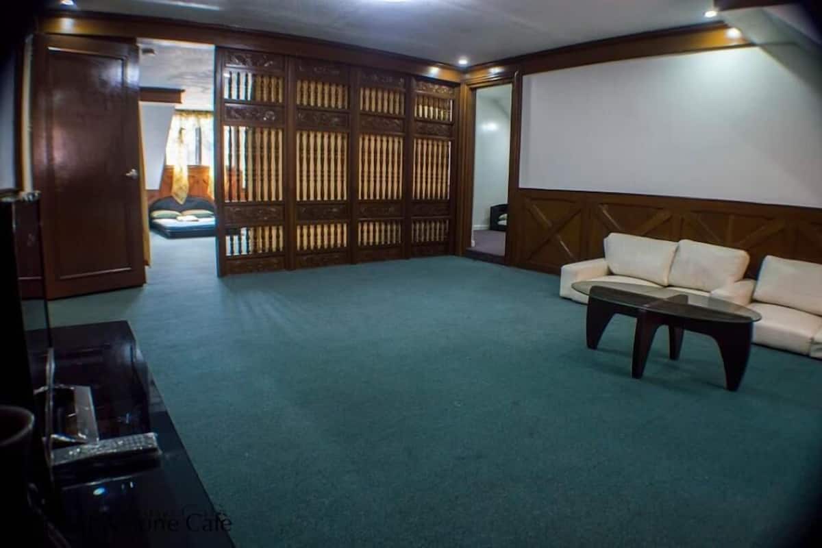 Deluxe kamer, 2 slaapkamers | Extra bedden, gratis wifi