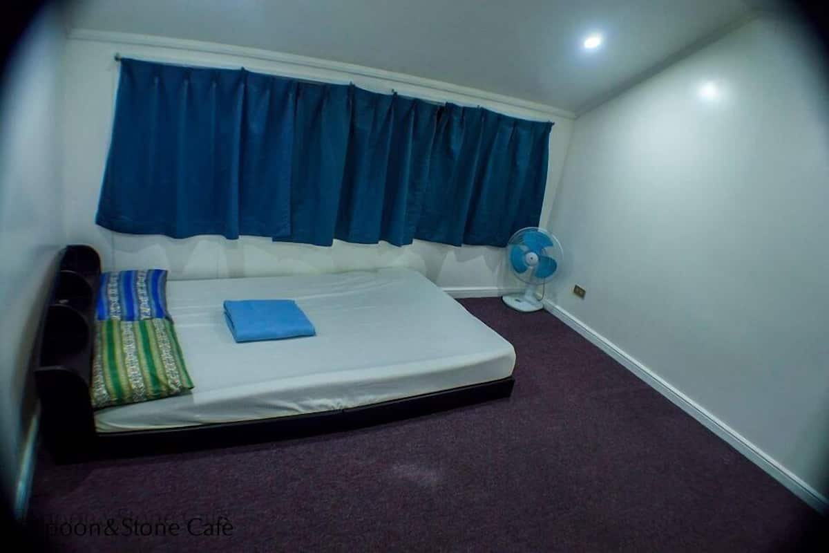 Habitación económica, baño compartido | Camas supletorias y wifi gratis