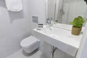 Classic Suite, Private Bathroom | Bathroom