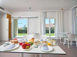 Desayuno buffet todos los días (con cargo)