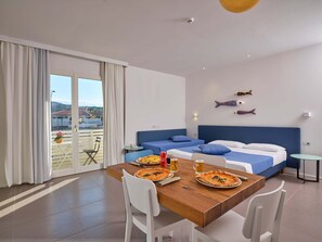 Zimmersafe, individuell dekoriert, Schreibtisch, schallisolierte Zimmer