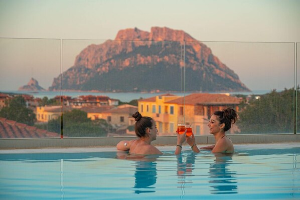 Outdoor pool, a rooftop pool, sun loungers - Felix Hotels - Hotel Residence Porto San Paolo (Loiri Porto San Paolo)