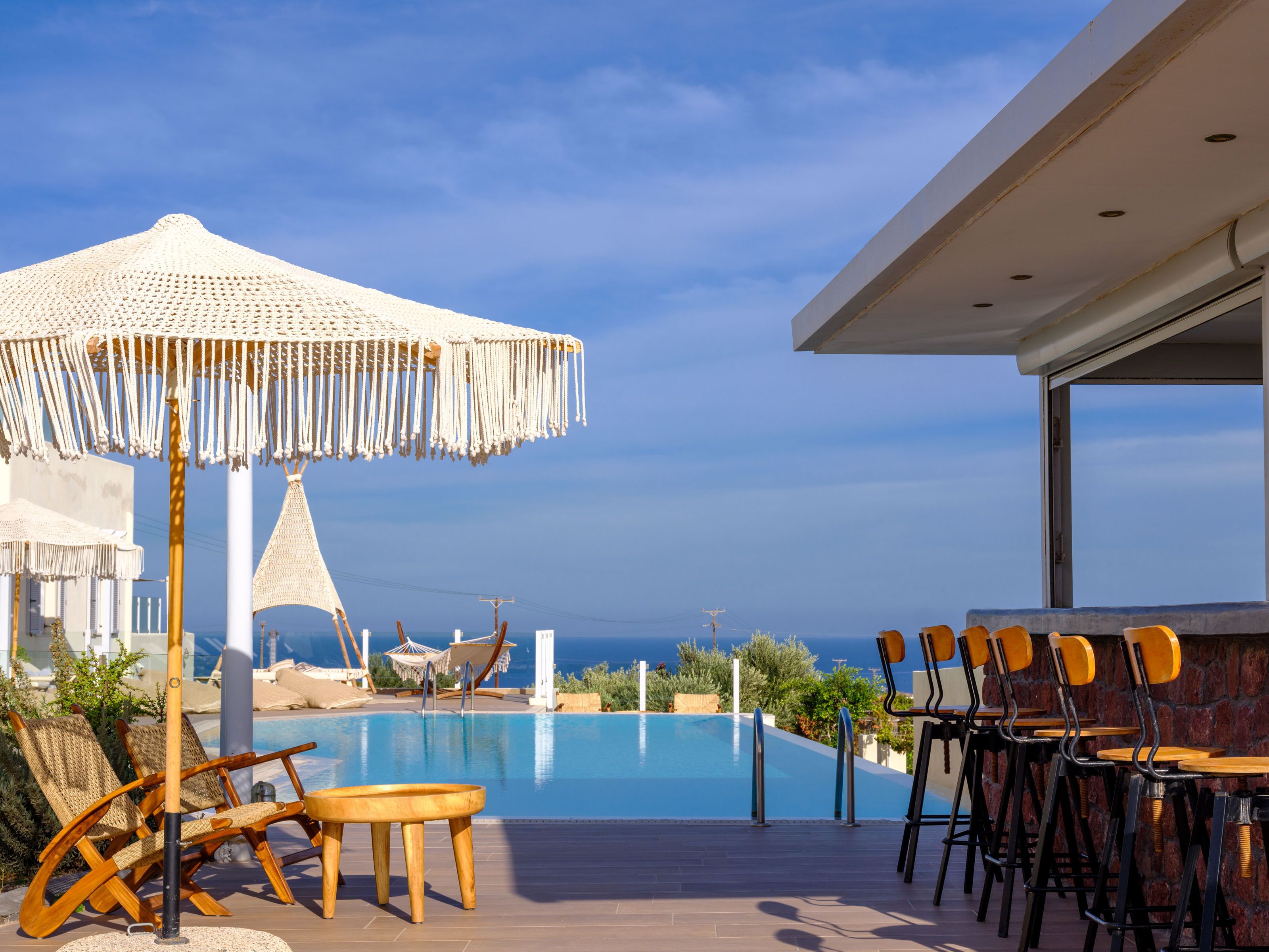 Bar en bord de piscine