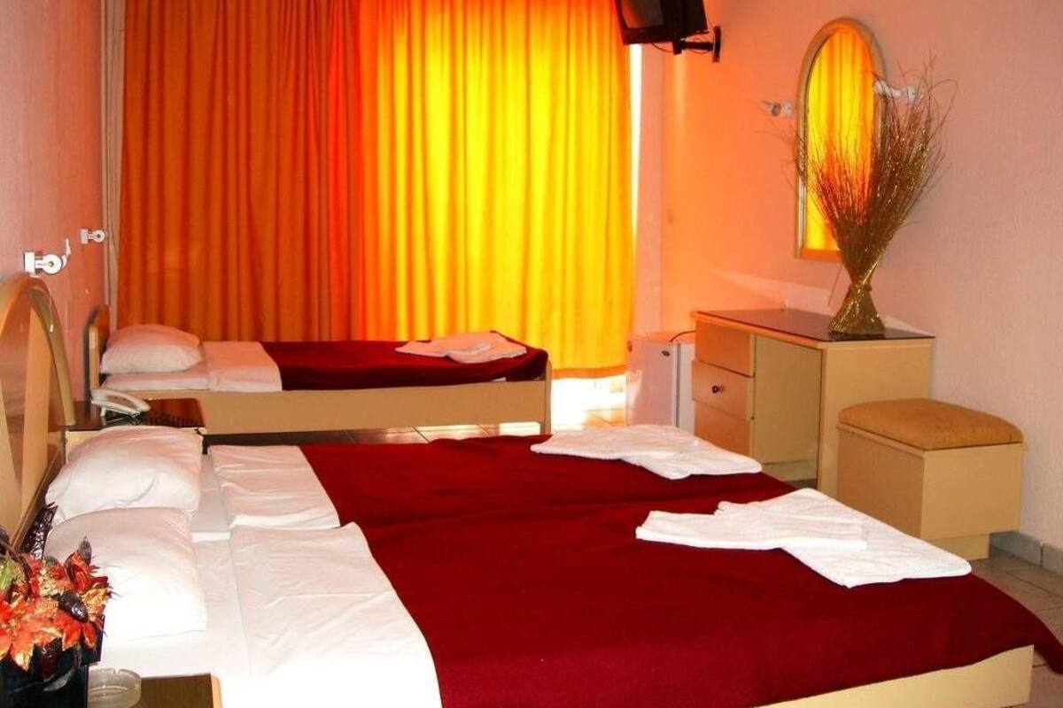 Triple Room | Seterika/papan seterika, katil bayi/kot (percuma)