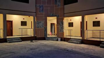 Façade de l’hébergement - soirée/nuit