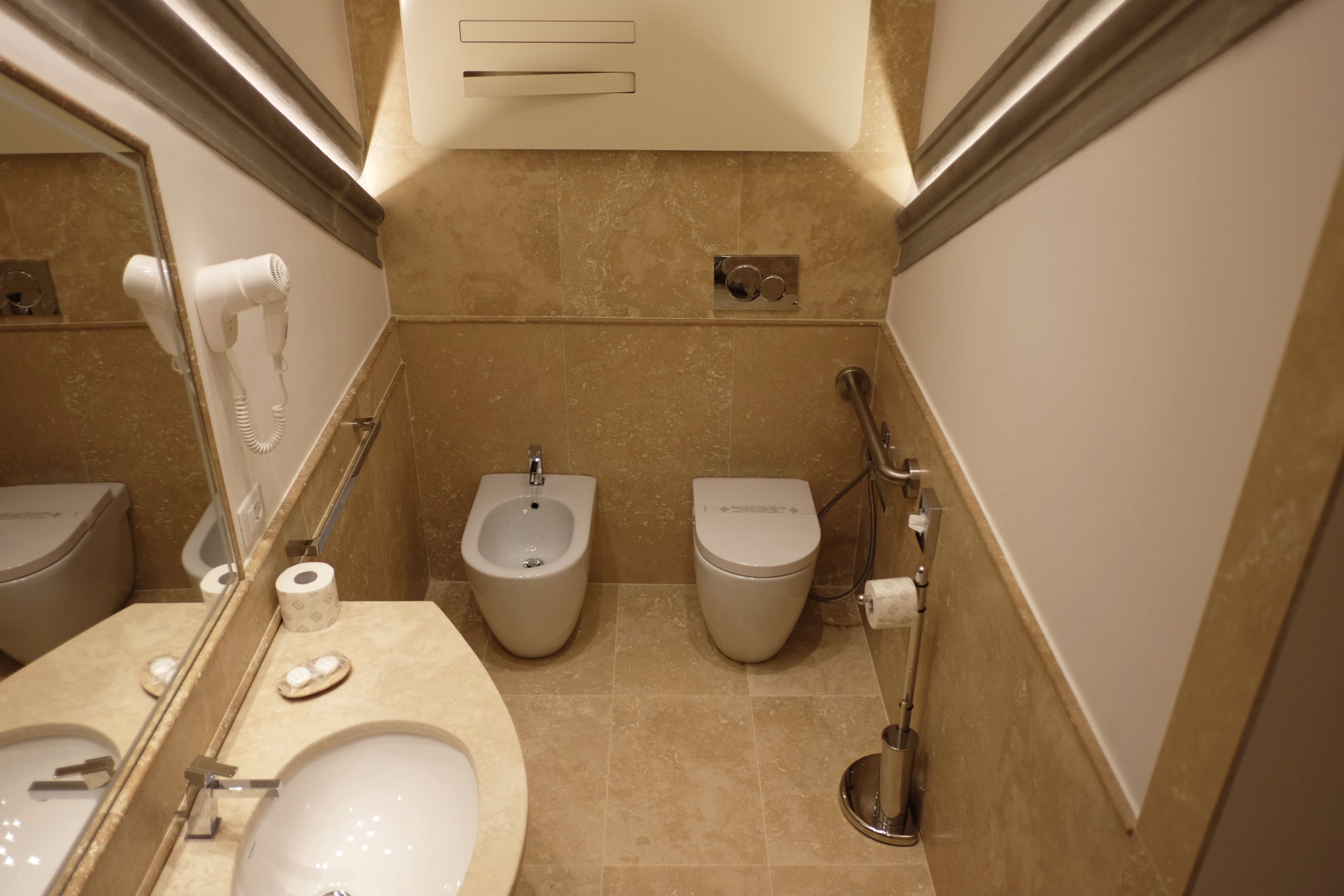 exclusive double or twin room (private turkish bath) | bathroom | shower, hydromassage showerhead, eco-friendly toiletries, hair dryer