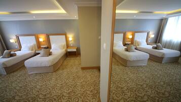 Twin Room, Garden View | 1 bedroom, minibar, in-room safe, desk