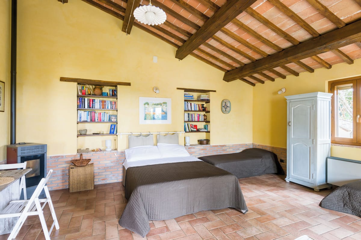 Casa Confort, 1 habitación, cocina, vista a la ciudad | Escritorio, tabla de planchar con plancha, camas extra y wifi gratis