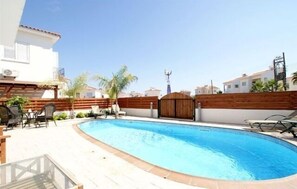 Outdoor pool, sun loungers