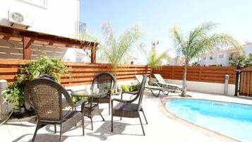 Villa, 3 Bedrooms | Terrace/patio
