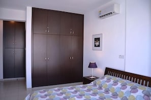 Apartment, 2 Schlafzimmer, Meerblick | 2 Schlafzimmer, Zimmersafe, Bügeleisen/Bügelbrett, kostenlose Babybetten