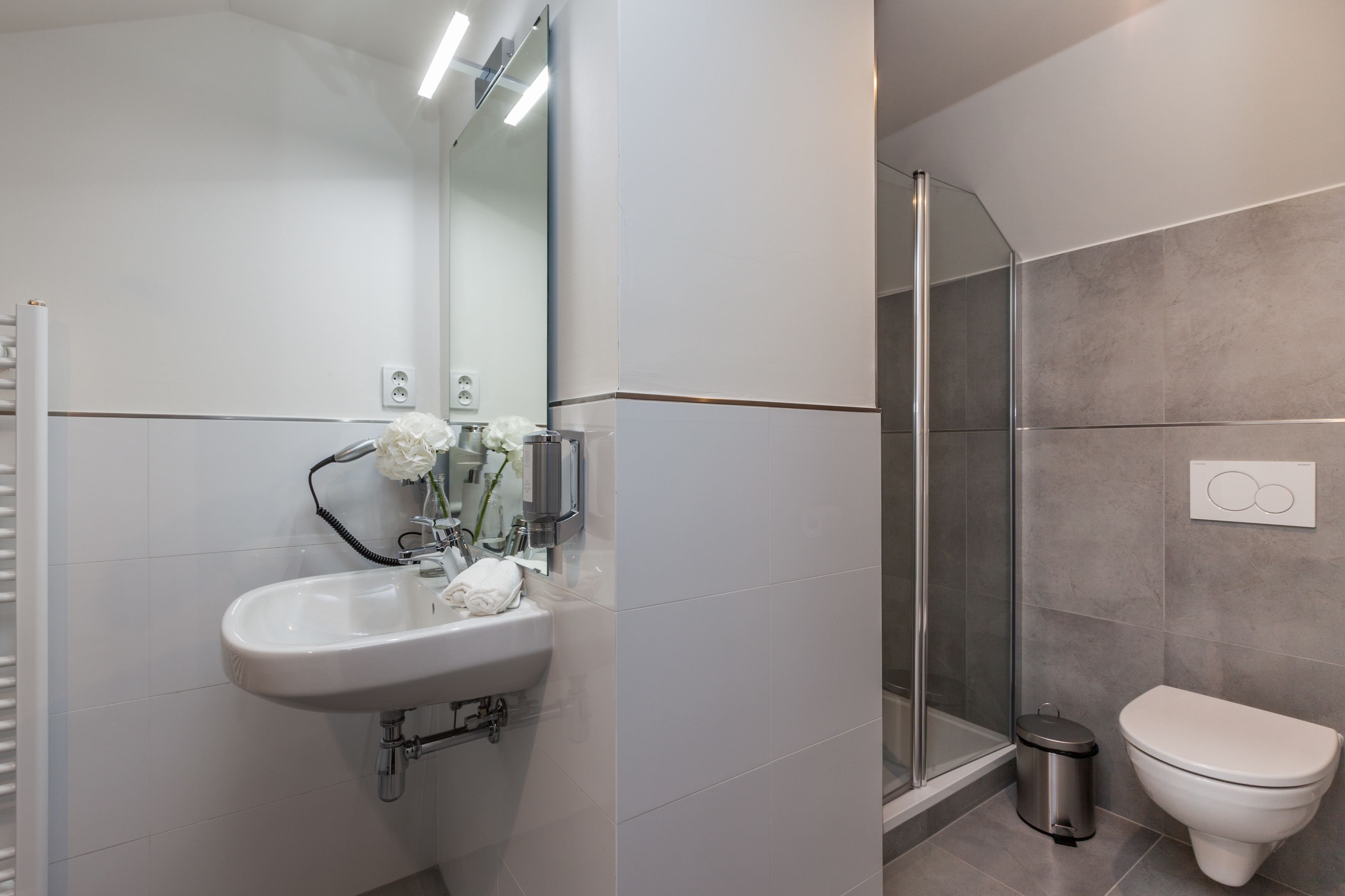 executive double room (with shared terrace) | bathroom | shower, free toiletries, slippers, towels