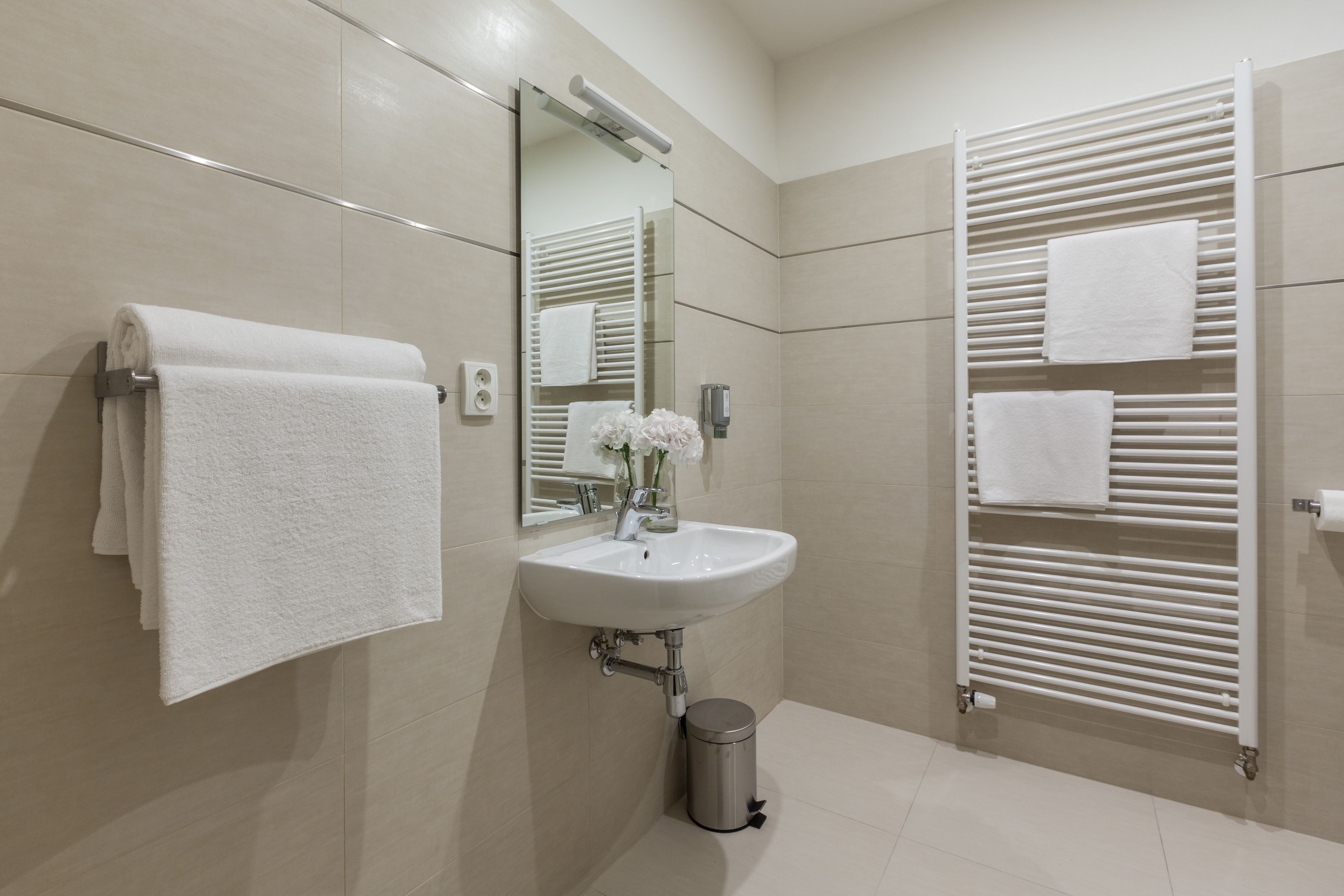 standard double room, ground floor | bathroom | shower, free toiletries, slippers, towels