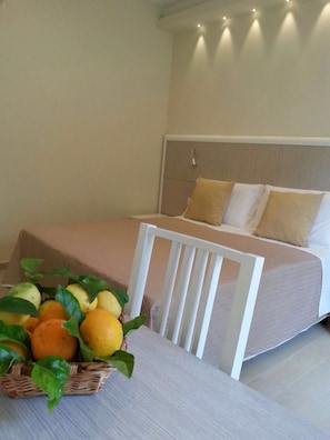 Roupas de cama premium, frigobar, cofres nos quartos, escrivaninha