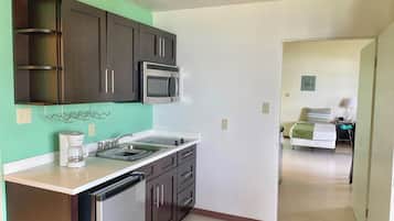 Tủ lạnh, lò vi sóng, dụng cụ pha cà phê/trà