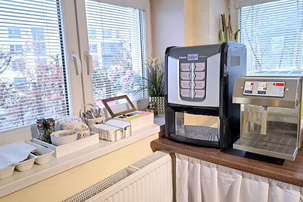 Café da manhã com buffet todos os dias (EUR 7.00 por pessoa)