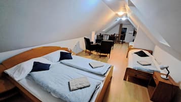 Firemannsrom | Sengetøy av topp kvalitet, skrivebord og ekstrasenger (mot et tillegg)