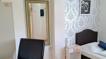 Single Room | Premium bedding, desk, rollaway beds, free WiFi