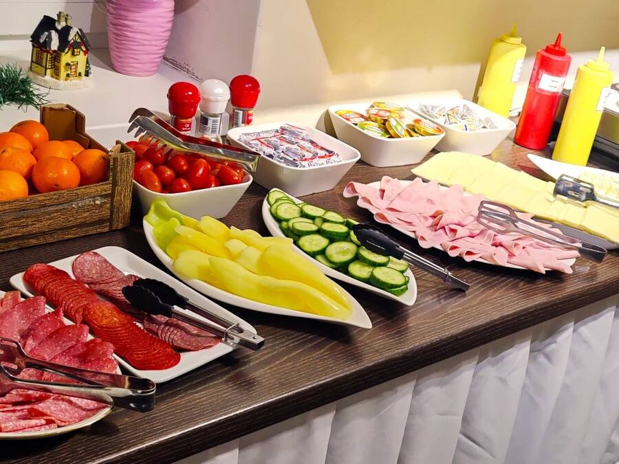 Frokostbuffé hver dag (EUR 7.00 per person)