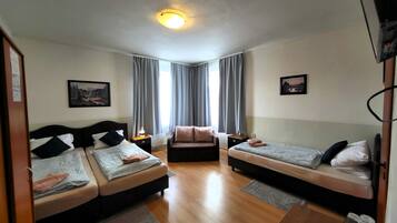 Triple Room | Premium bedding, desk, rollaway beds, free WiFi