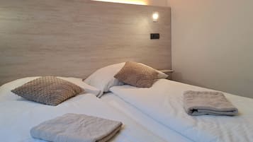 Habitación doble económica | Camas Select Comfort, wifi gratis y ropa de cama