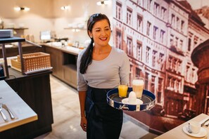 Desayuno buffet diario (EUR 12.50 por persona)