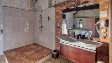 Royal Double Room | Bathroom